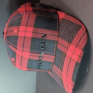 Flexfit,Honda Men's Black/Red Plaid Fitted Cap,L/XL.